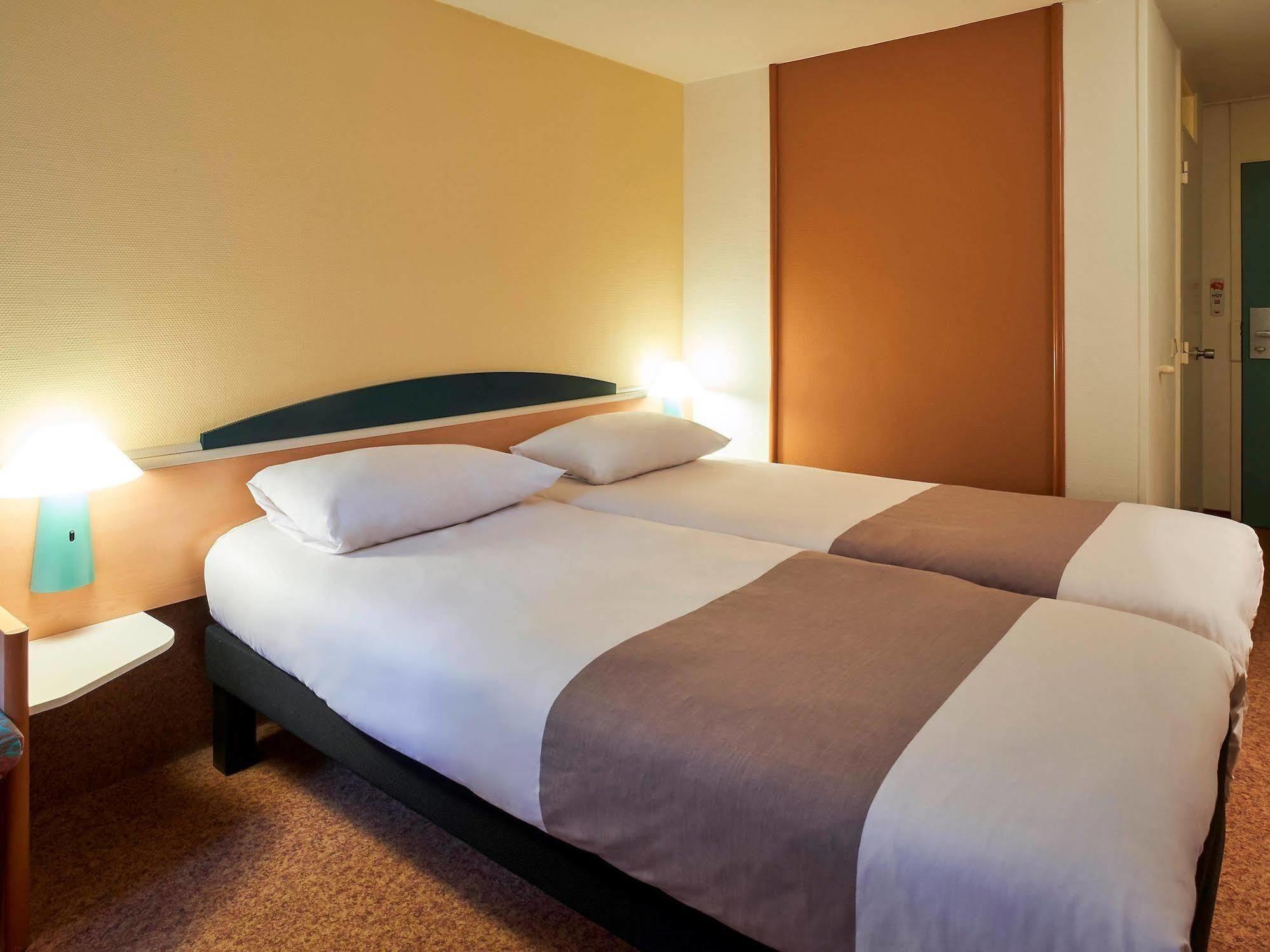 Ibis Tilburg Hotel Exterior photo